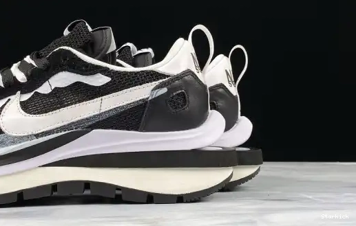 CV1363-001 Black sacai White Vaporwaffle Nike 0623